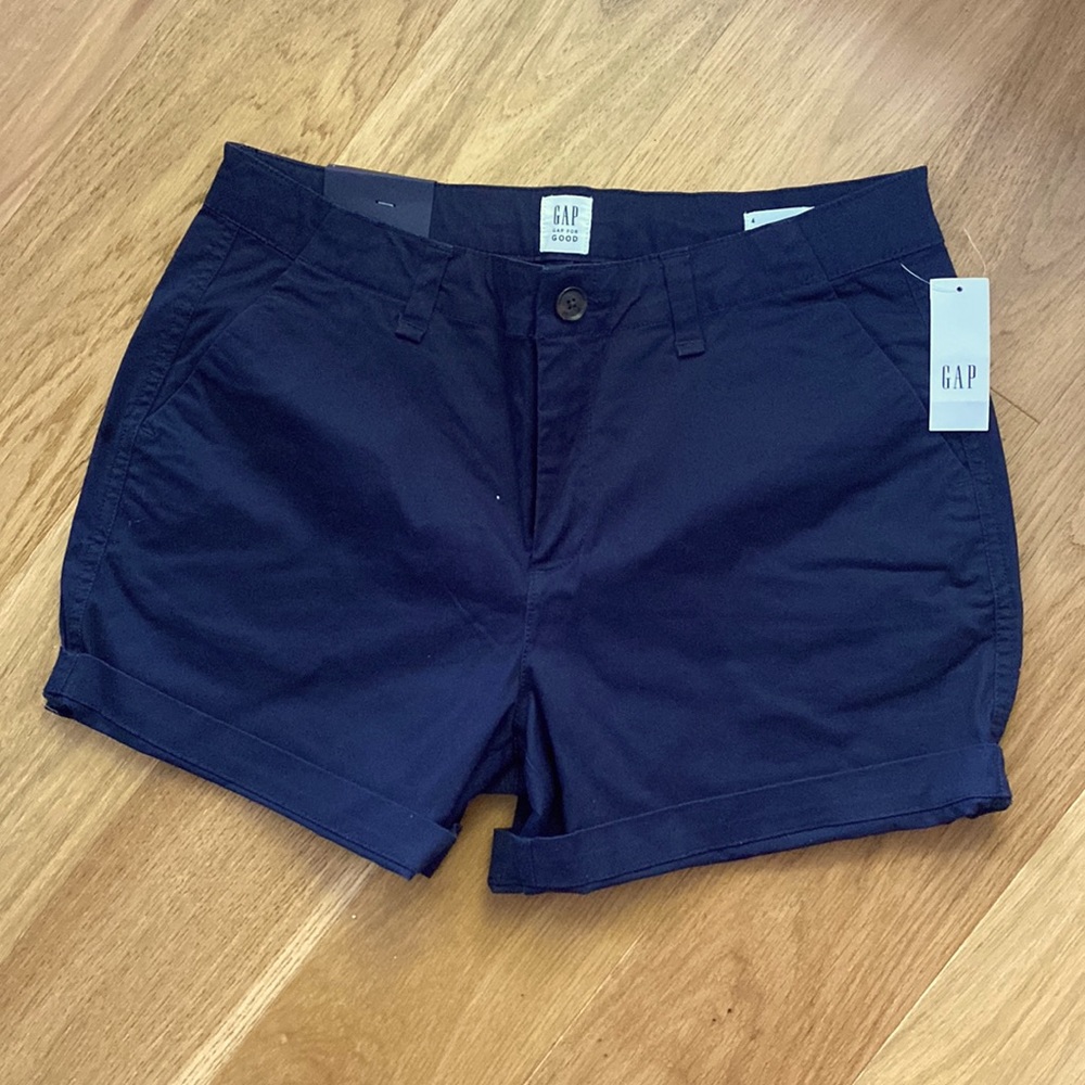 NEW! GAP Women’s mid-rise shorts, navy